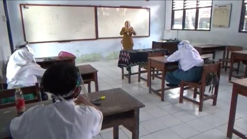 Keluarga Guru Positif Covid-19, Sekolah di Situbondo Kembali Belajar Daring