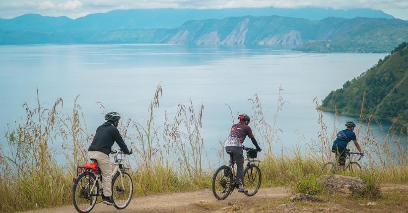 Menikmati Danau Toba sambil Bersepeda, Lihat Geosite hingga Kulineran