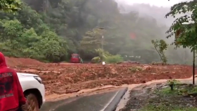 Longsor Terjadi di Jalan Lintas Sumatera, Jalur Padang-Bengkulu Terputus