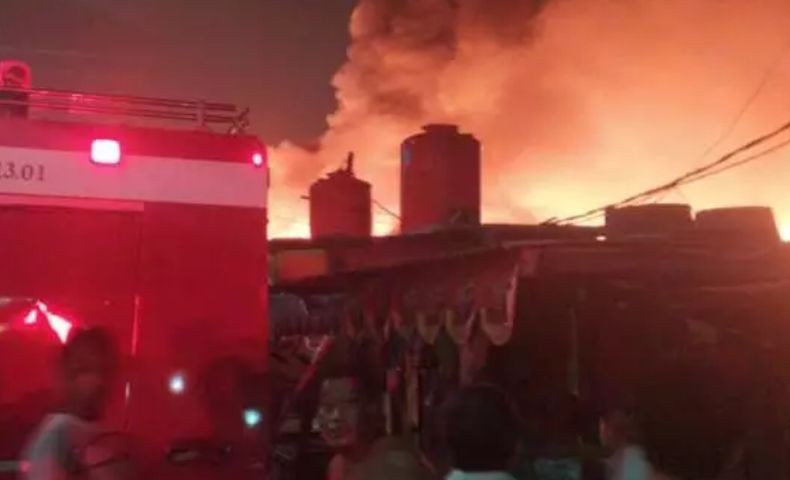 Kebakaran Permukiman Penduduk di Penjaringan Jakut, 25 Mobil Damkar Dikerahkan