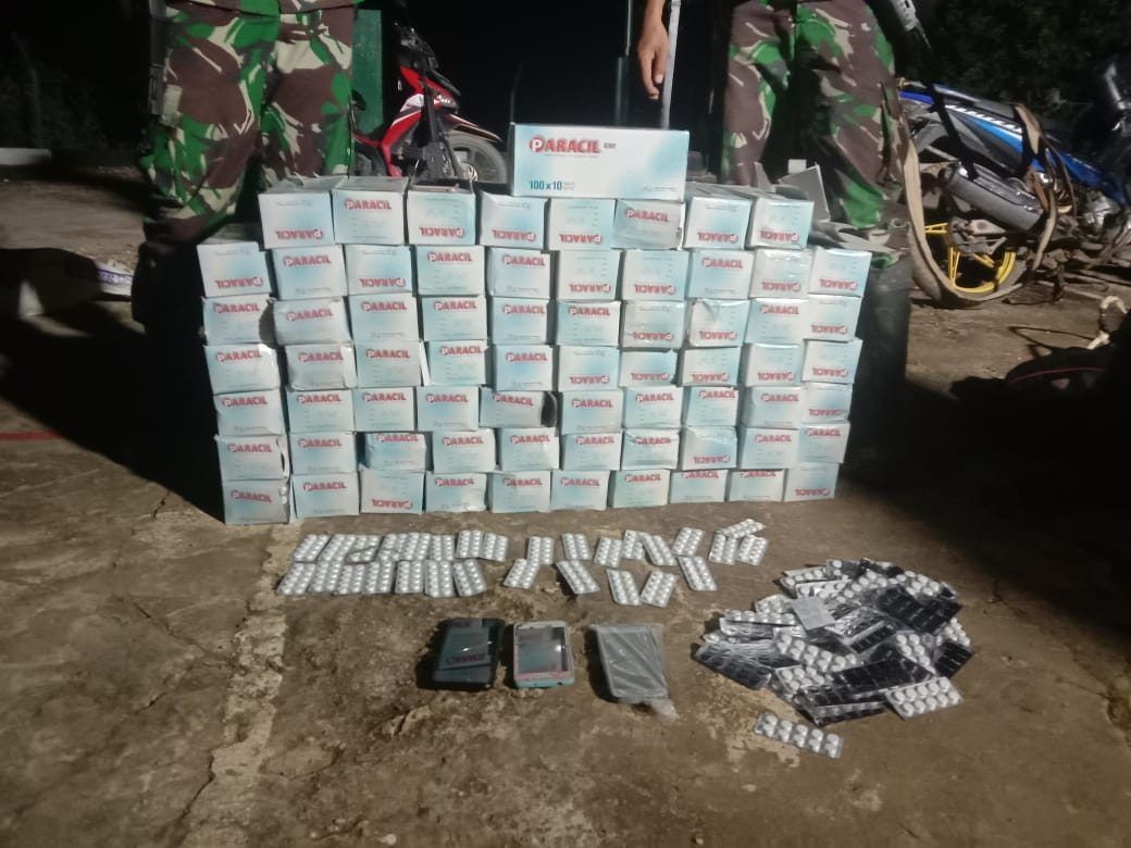 Personel TNI Perbatasan Malaysia Gagalkan Penyelundupan 3 Karung Obat Ilegal