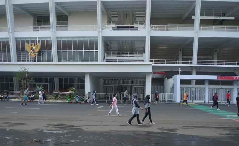 H-1 PSBB Total, Warga Jakarta Berdatangan untuk Olahraga di GBK