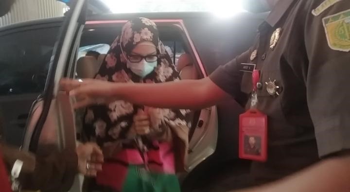 Kembali Diperiksa Kejagung, Jaksa Pinangki Kenakan Hijab