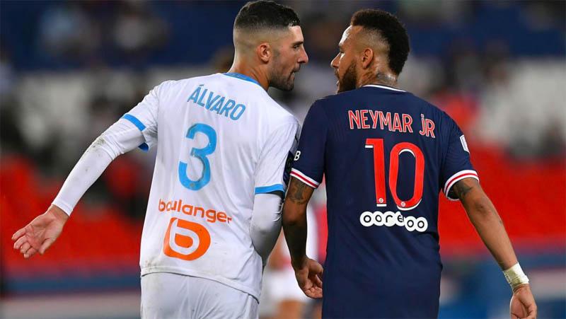 Sebelum Sebut Neymar Monyet, Bek Marseille Ini Pernah Hina Messi