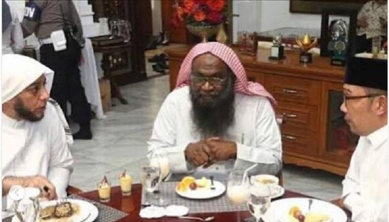Doakan Syekh Ali Jaber Pulih, Ridwan Kamil: Ulama yang Dakwah di Jabar Diberi Pengamanan