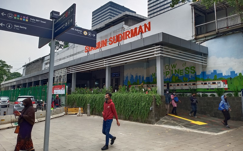 Penumpang di Stasiun KRL yang Terhubung dengan LRT Naik hingga 35 Persen