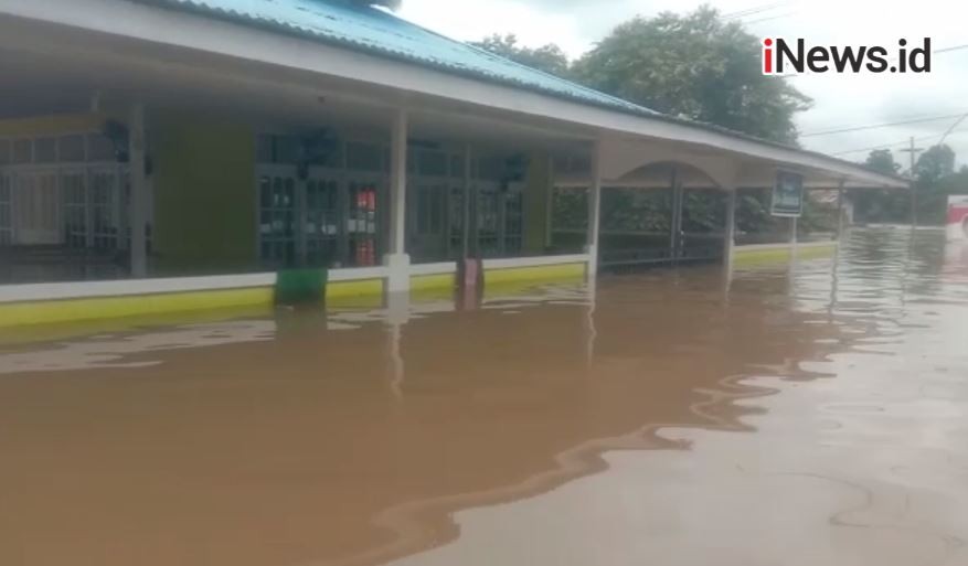 720 Korban Banjir di Melawi Mengungsi ke 10 Titik Pengungsian