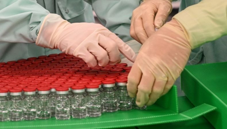 WHO: Vaksin Covid-19 Bagi Orang Usia Muda Baru Akan Tersedia pada 2022