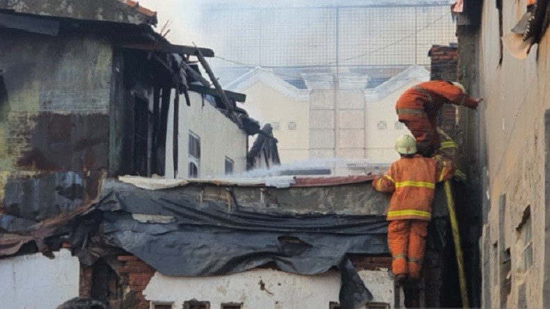 Angin Kencang, Kebakaran di Bungur Jakpus Meluas hingga 2 RT
