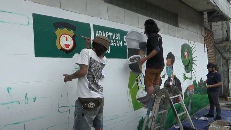 Ingatkan Protokol Kesehatan, Komunitas Mural Medan Lukis Dinding di Jalan Kereta Api