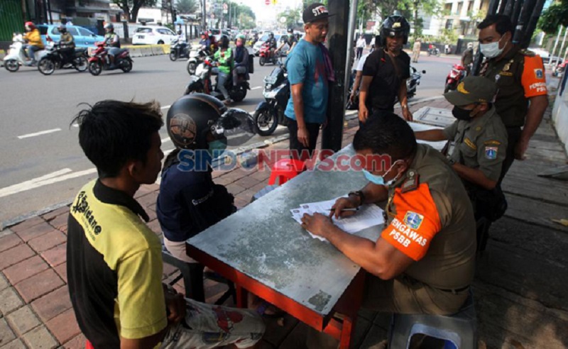 Sebagian Pelanggar PSBB di Johar Baru Disuruh Baca Al Fatihah, Polisi: Biar Tobat