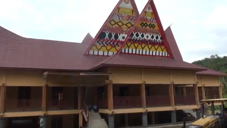 5 Rumah Adat Sumatera Utara, Nomor 3 Tempat Tinggal Para Raja