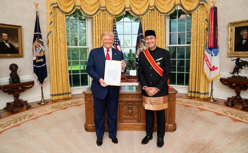 Dubes M Lutfi Serahkan Surat Kepercayaan ke Presiden Donald Trump