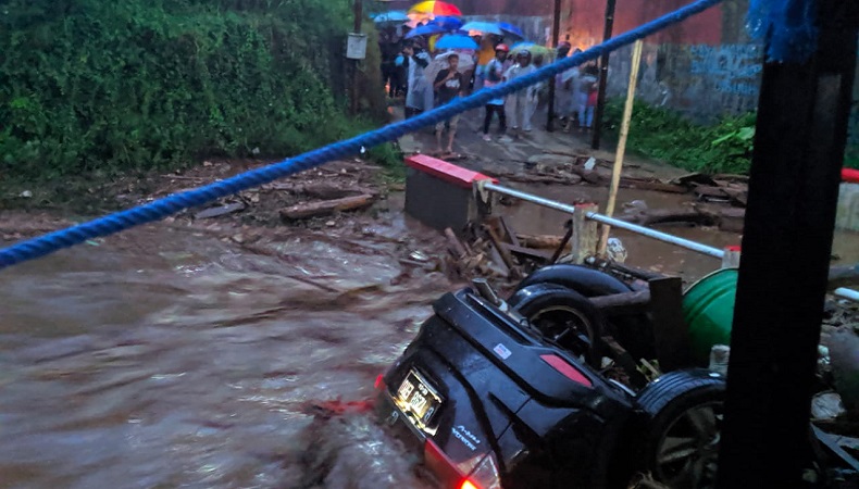 2 Warga Cicurug Sukabumi yang Hanyut Terbawa Banjir Bandang Masih Dicari