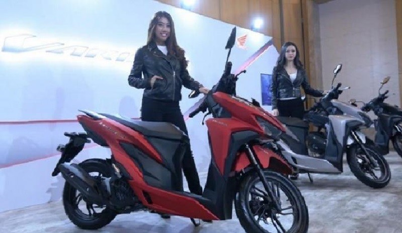 Sering Matikan Motor Matik Pakai Standar Samping Bikin Aki Cepat Soak