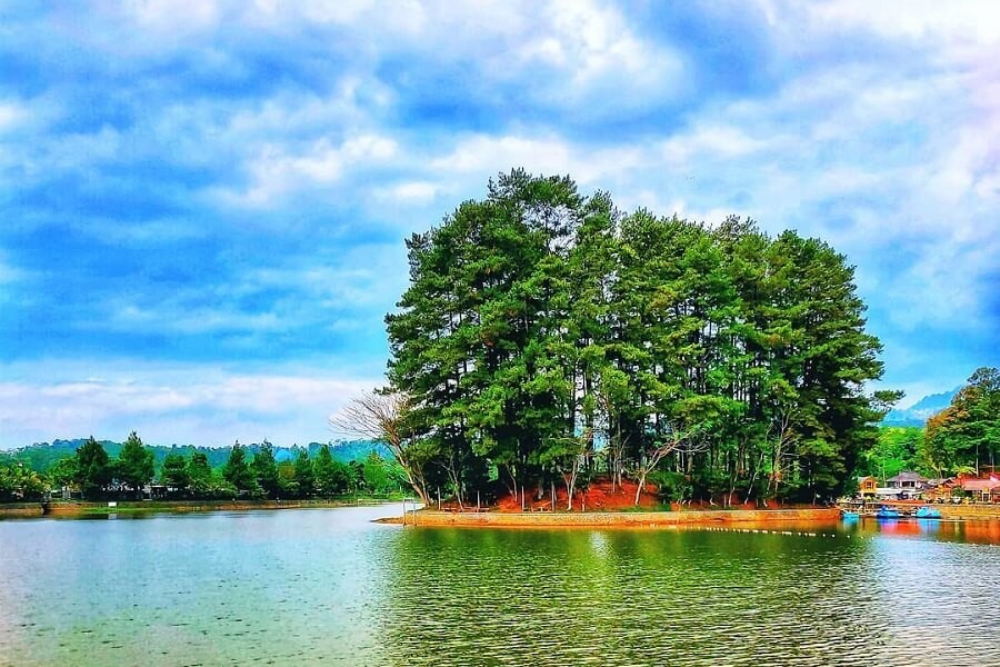 5 Tempat Wisata di Purwakarta Terindah, Ada Air Mancur Menari Mirip di Singapura