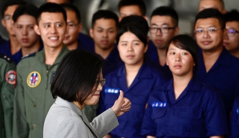 Presiden Taiwan Tsai Ing Wen Puji Aksi Heroik Pilot AU yang Cegat Jet Tempur China