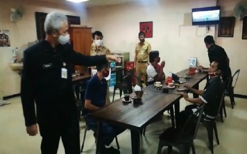 Video Viral Ganjar Marahi Pengunjung Kantin DPRD Jateng