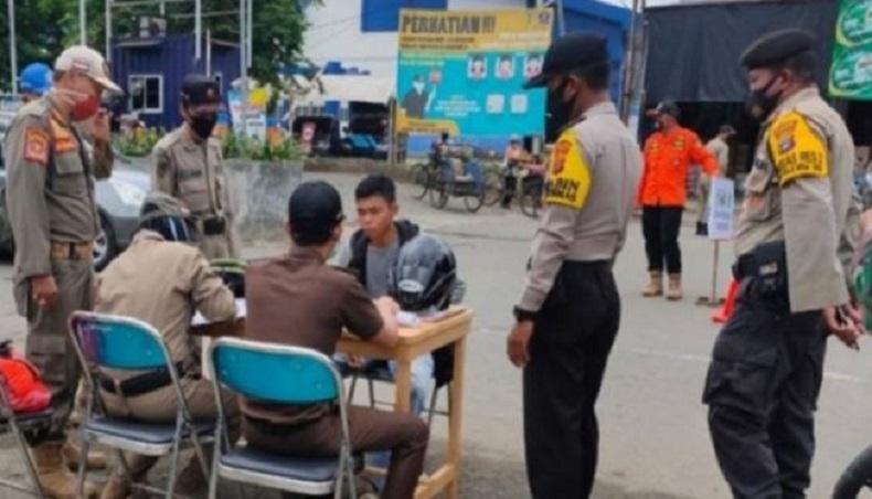Operasi Yustisi, 7 Warga HST Dihukum Beli Masker dan 14 Orang Bersihkan Sampah