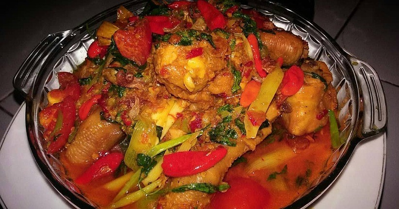 Mencicipi Ayam Woku Belanga Asli Manado, Enak Pakai Rempah Khas