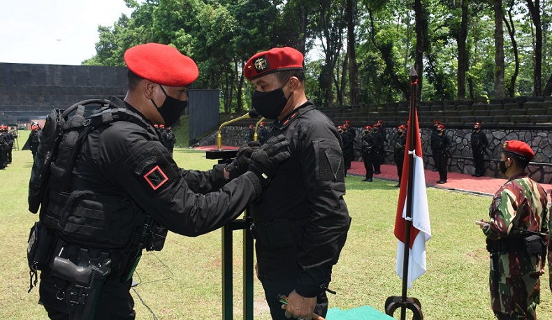 Danjen Kopassus Brigjen Mohammad Hasan Terima Brevet Antiteror 
