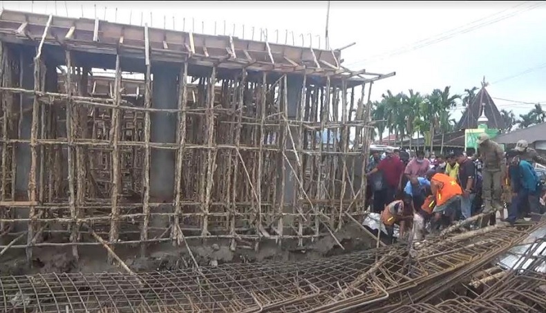 Kerangka Bangunan Jembatan HKSN Ambruk, Ini Penyebabnya