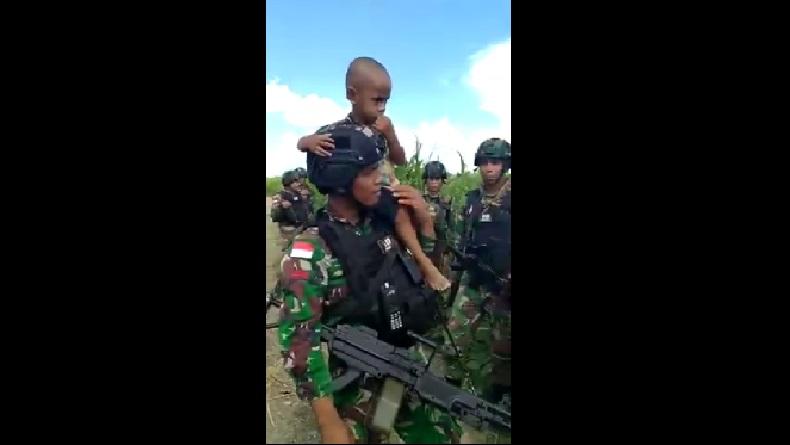 Bocah di Perkampungan Keerom Papua Menangis Ingin Ikut Satgas TNI ke Pos