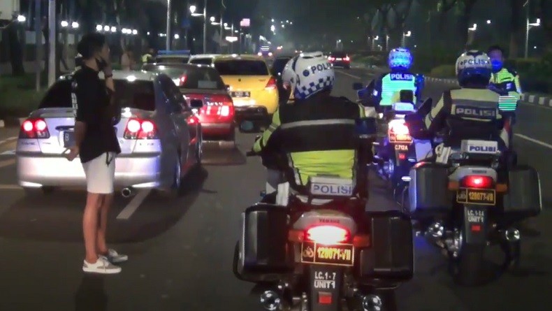 Cegah Kerumunan saat PSBB, Polda Metro Gagalkan Balap Liar di Jalan Gerbang Pemuda