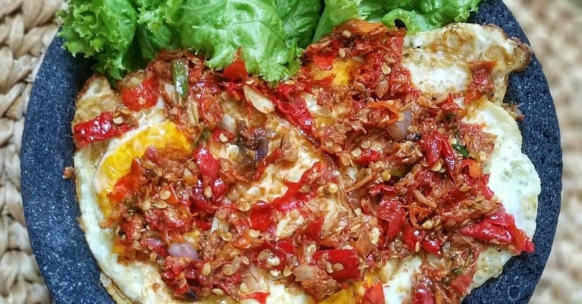 Ide Masak Praktis Bikin Telur Penyet, Intip Resep Sambalnya