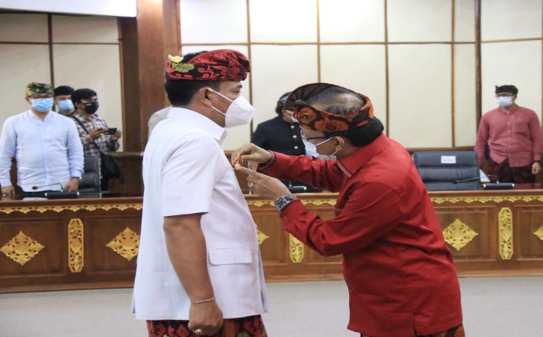 Gubernur Koster Lantik Kepala BKD Bali sebagai Pejabat Sementara Bupati Badung