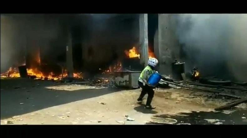 3 Ruangan Milik Juragan Barang Bekas di Pasuruan Terbakar, Kerugian Capai Miliaran Rupiah