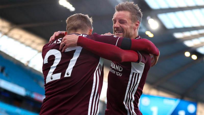 Vardy Hattrick, Leicester Permalukan Man City dan Naik ke Puncak Klasemen