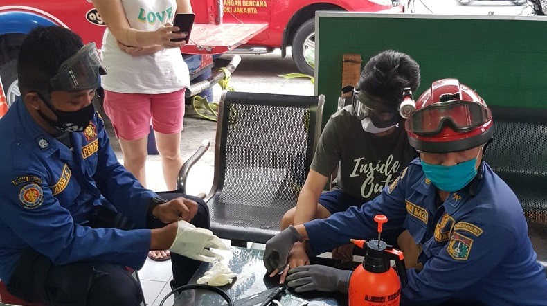 Cincin Sulit Dilepas, Martinus Nangis Minta Tolong ke Petugas Damkar