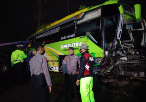 Bus Pariwisata Tabrak 6 Kendaraan di Dieng Wonosobo, 4 Orang Tewas, 20 Luka-Luka