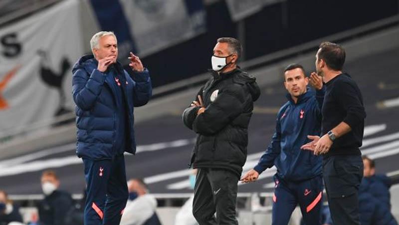 Mourinho Adu Mulut dengan Lampard di Pinggir Lapangan, Ada Apa?