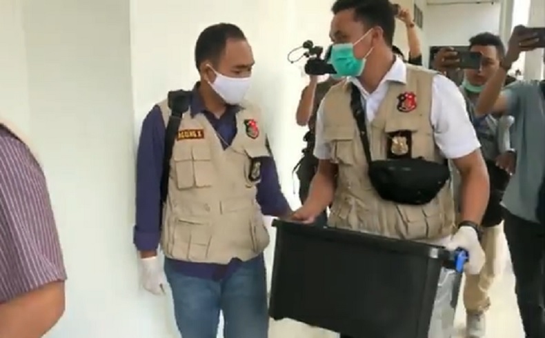 Geledah Kantor Dinas PUPR, Polda Kalbar Sita Sejumlah Dokumen