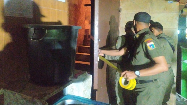 Buka Saat PSBB Ketat, Diskotek di Taman Sari Disegel Satpol PP