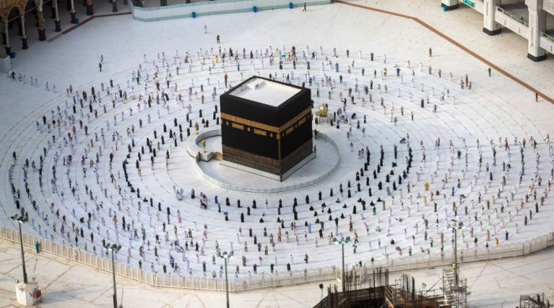 Arab Saudi Fasilitasi Pemulangan 700.000 Jemaah Umrah yang Terjebak akibat Pandemi Covid
