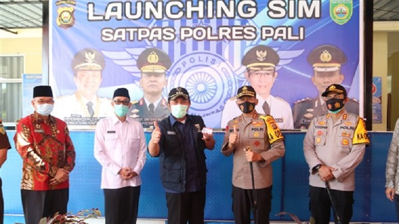 Gubernur Herman Deru Luncurkan Pembuatan SIM Perdana di Mapolres PALI