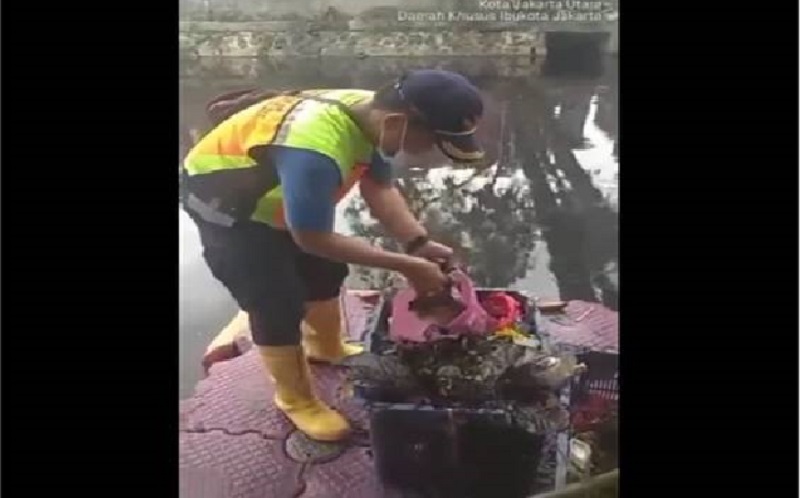 Petugas Kebersihan Temukan Jasad Bayi dalam Kantong Plastik di Cilincing