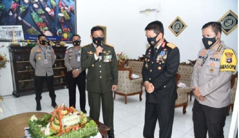 Dapat Kejutan HUT TNI dari Kapolda Kalsel, Danrem Antasari: Kami Selalu Bersinergi