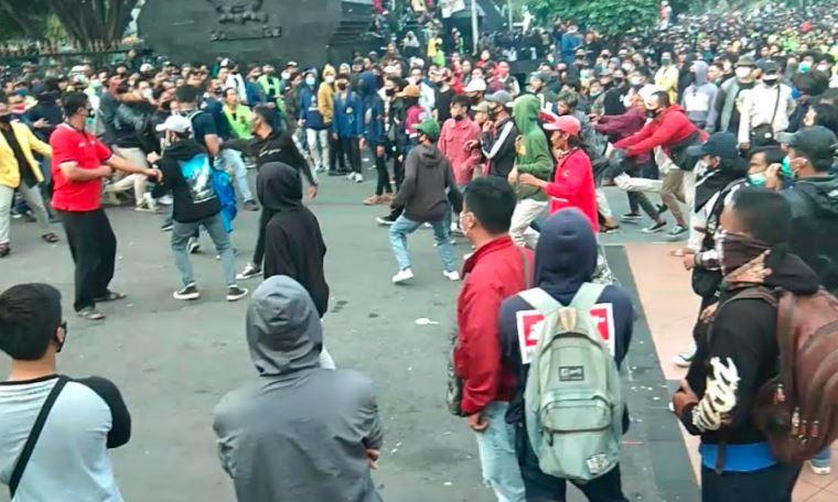 Puluhan Anak STM Menyusup saat Demo Tolak UU Cipta Kerja di Semarang