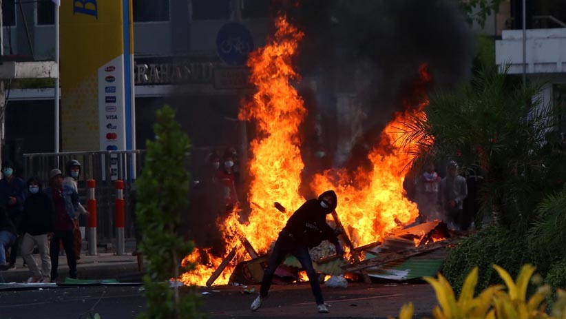 Anggota Intelkam Polda Jabar Disekap dan Dianiaya Pendemo