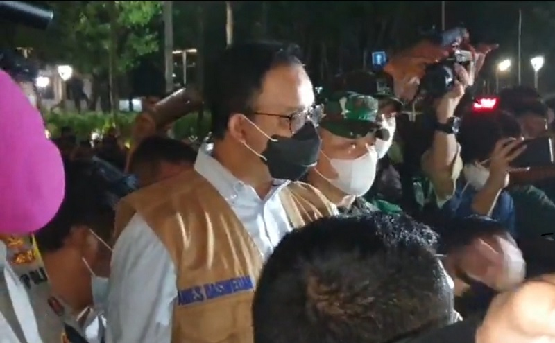 Anies Datangi Halte Bundaran HI yang Dibakar Massa