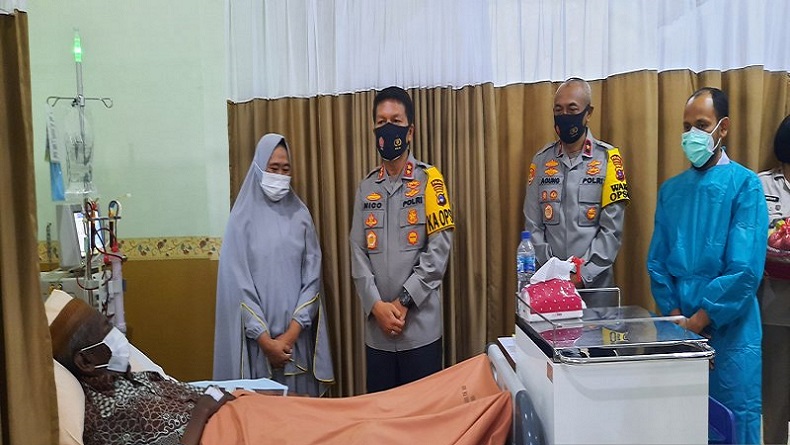 Jenguk 4 Polisi di RS Bhayangkara, Kapolda Kalsel: Semua Biaya Sudah Ditanggung Kapolri