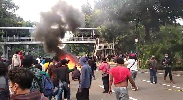 Massa Aksi di Bundaran HI Bergerak Menuju Patung Kuda