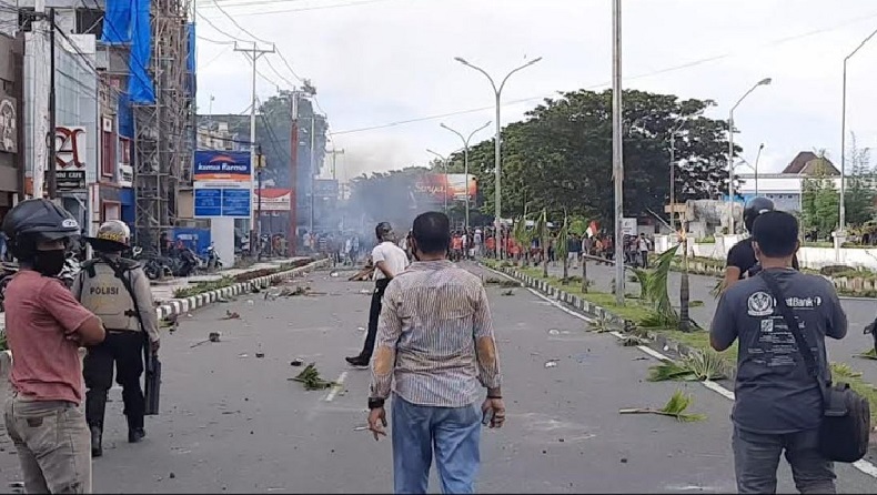 Pascademo Ricuh di Ternate, 14 Orang Luka dan 28 Mahasiswa Diamankan