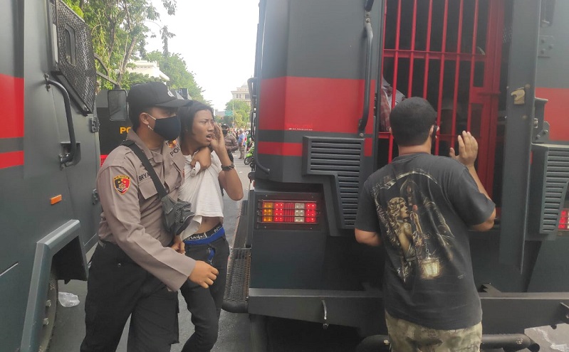 LBH Surabaya Sebut 171 Orang Belum Ditemukan Pascademo Omnibus Law