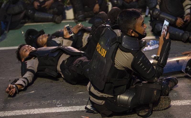 Usai Amankan Demo Tolak Omnibus Law, 1.000 Polisi Jalani Tes Covid-19