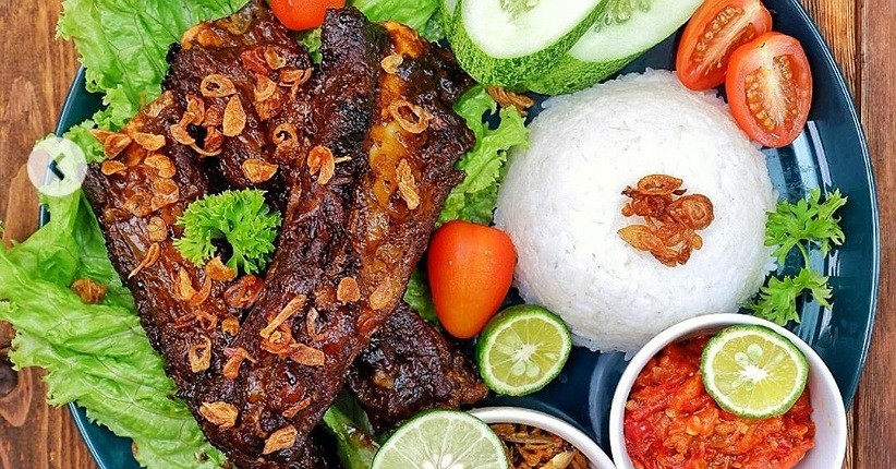 Mencicipi Iga Bakar Madu Saus Barbeque, Enak Dimasak saat Weekend